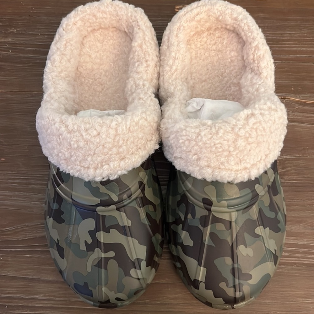 NWT Bass Outdoor Camo Field Slide Lined